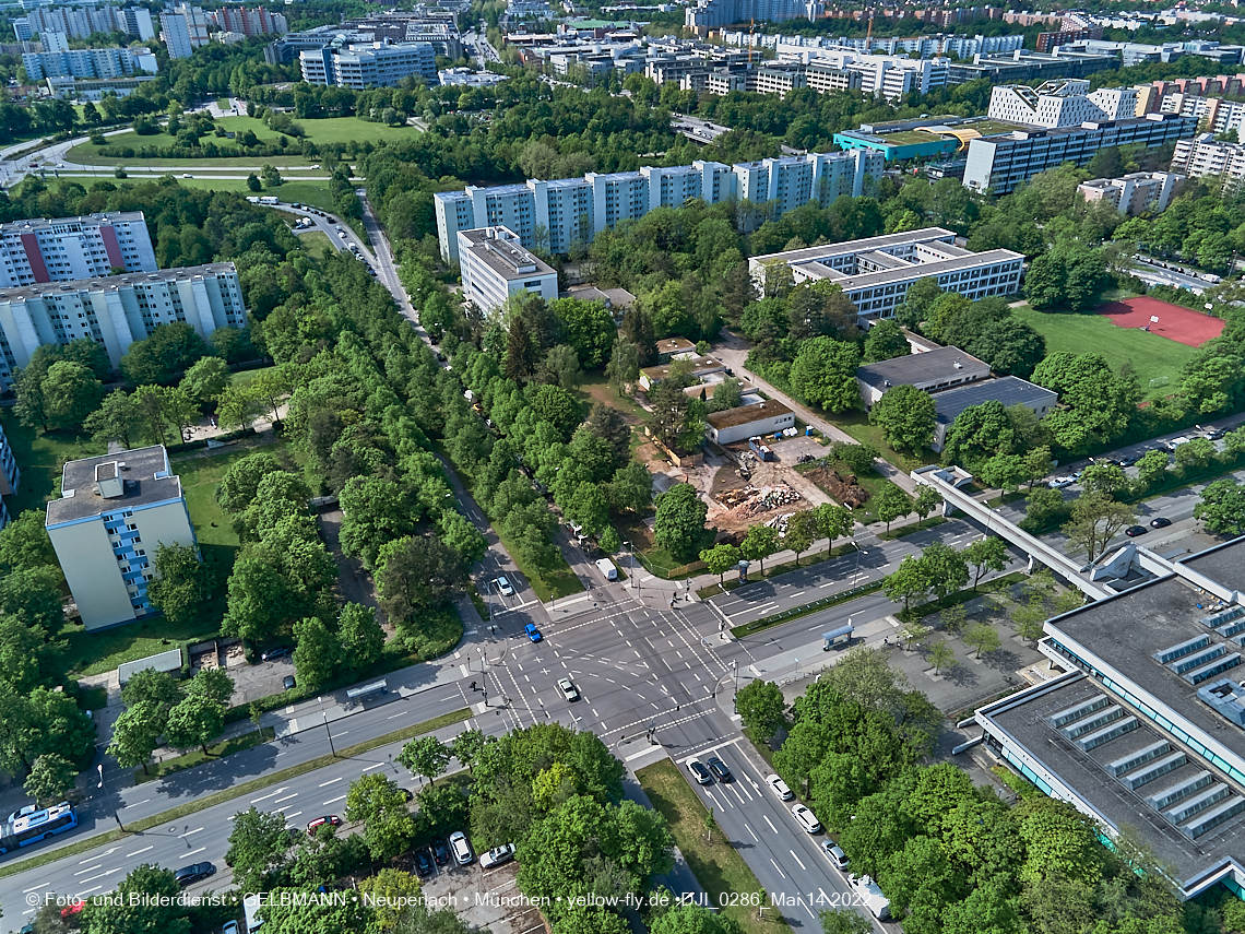 14.05.2022 - Luftbilder von der Baustelle Haus für Kinder in Neuperlach